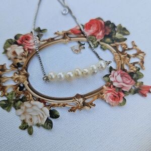 Silver bracelet with pearl detail